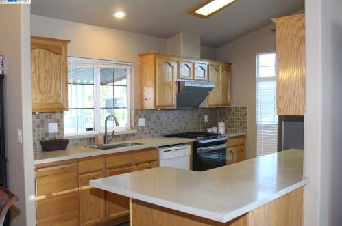 28355 Murcia St, Hayward, CA 94544-6251