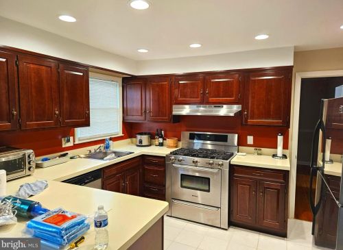 8414 Danford Ct, Springfield VA  22152-3513 exterior