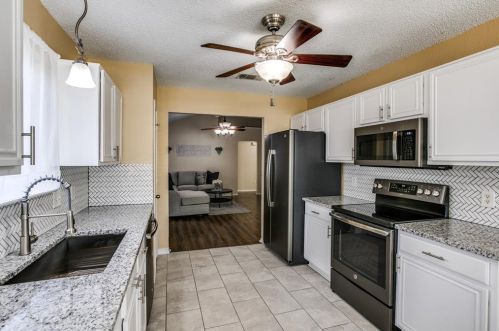 5729 Stone Mdw Ln, Fort Worth TX  76179-3739 exterior