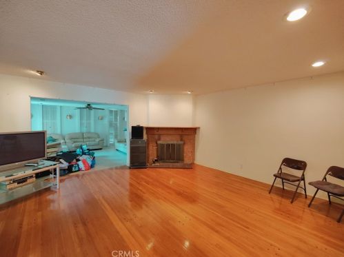 7107 Mammoth Ave, Van Nuys, CA 91405-3330