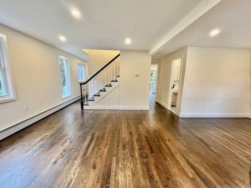 5 Lufberry Ln, Norwalk, CT 06851-4013