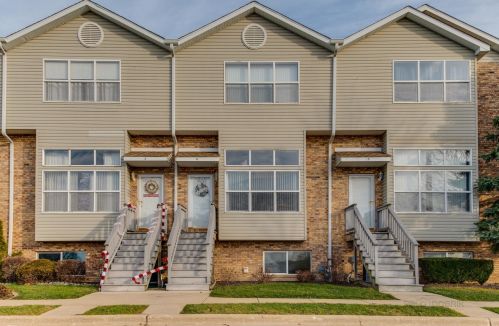 12351 Meadow Ln, Dixmoor, IL 60406-5211