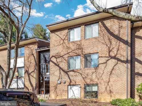 1404 Northgate Sq, Herndon VA  20190-3720 exterior