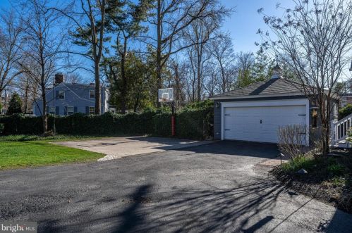 114 Kings Hwy, Tavistock NJ 08033-1981 exterior