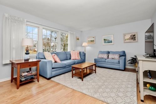 2 Barjune Rd, Norwalk, CT 06851-1520