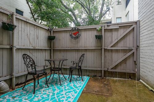 3906 Buena Vista St, Dallas TX  75204-1669 exterior