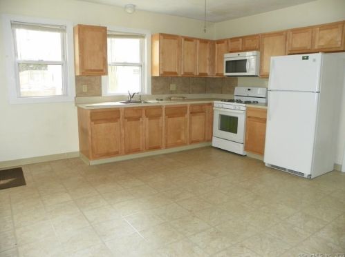 119 Oak St, Southington, CT 06489-3218