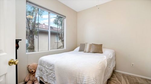 21 Salton, Irvine CA  92602-2425 exterior