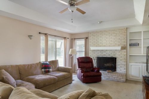 4851 Ledgestone Ct, Fort Worth TX  76132-2013 exterior