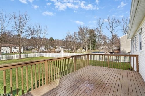 18 Meadow Ln, Hackettstown NJ  07840-4116 exterior