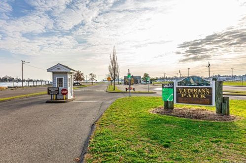 1 Howard Ave, Norwalk CT  06855-1505 exterior