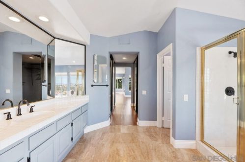 1597 Parkview Dr, Vista CA  92081-8750 exterior