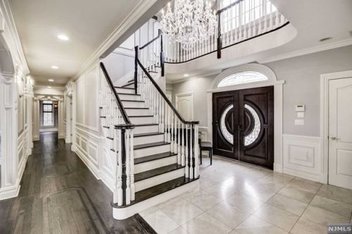 6 Finn Ct, Mahwah, NJ 07430-2539