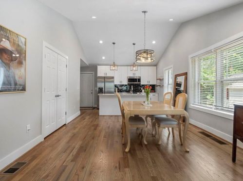 993 Burns Dr, Atlanta GA  30310-4631 exterior