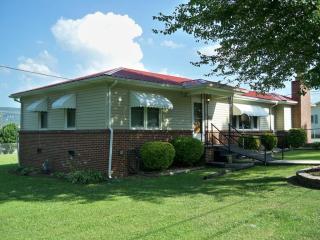 132 Case Ave, Trenton, GA 30752-2512