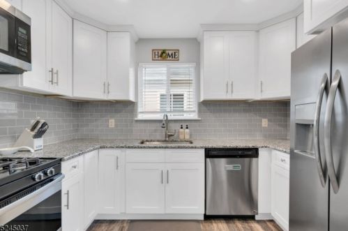 905 Reed Ct, Flemington, NJ 08822-1879