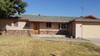 1110 Laurel Ln, Lemoore, CA 93245-2557