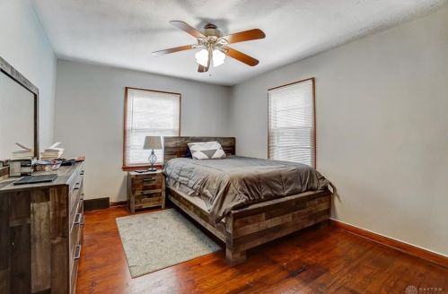 221 Parkwood Ave, Springfield OH  45506-2702 exterior