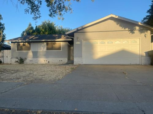 1904 Manzanita Dr, Modesto, CA 95355-2922