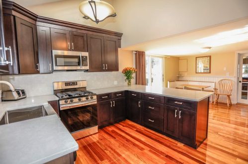 12 Hill St, Tilton, NH 03276-1611
