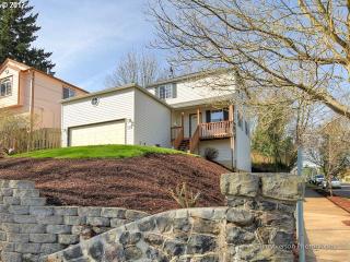3105 51st Ave, Portland, OR 97213-2417