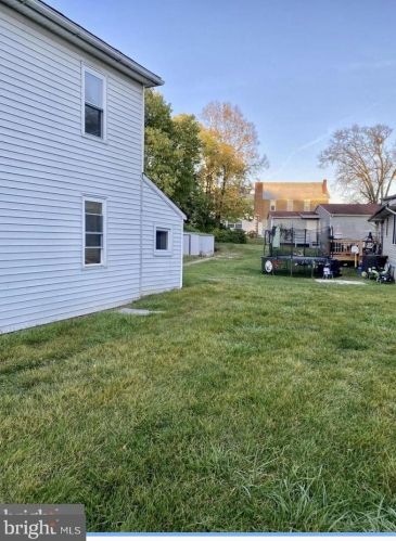 309 Lawrence St, Charles Town, WV 25414-1515