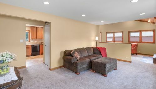 715 67th Pl, Willowbrook IL  60527-8502 exterior