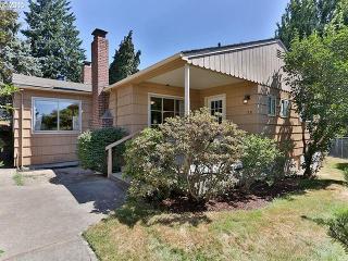 1731 Primrose St, Portland, OR 97219-4163