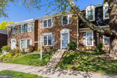 6932 Lafayette Park Dr, Annandale, VA 22003-3225