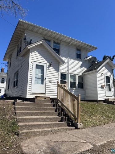 33 6th St, Scanlon, MN 55720-1725