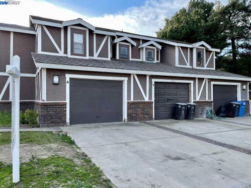 1760 New Horizons Dr, Manteca, CA 95336-4955