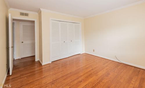 66 Montre Sq, Atlanta GA  30327-4043 exterior