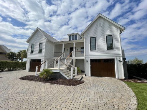 401 Merritt Blvd, Isle Of Palms, SC 29451-2129