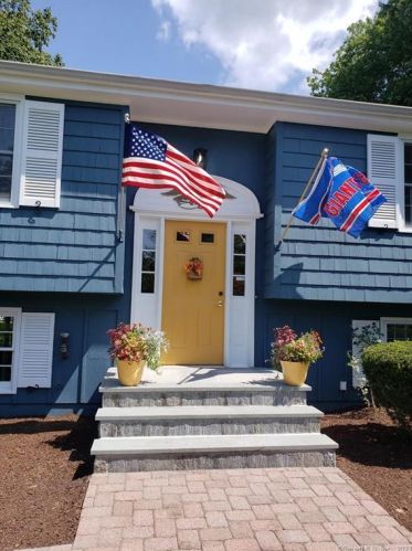 28 Applewood Dr, Huntington, CT 06484-2042