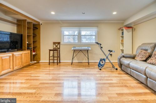 1008 Robroy Dr, Silver Spring MD exterior