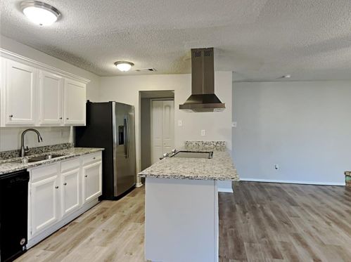 7437 Sandhurst Ln, Fort Worth TX  76182-4524 exterior