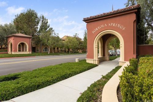 129 Pathway, Irvine CA  92618-8846 exterior