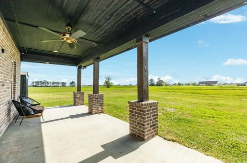 713 Longhorn Trl, Angleton TX 77515-9623 exterior