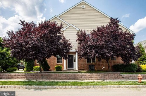 2 Flagger Ln, Trenton, NJ 08619-2068