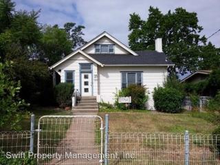 1752 Chestnut St, Redding CA  96001-1742 exterior