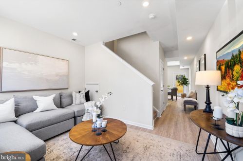 2166 Franklin St, Philadelphia, PA 19122-1322