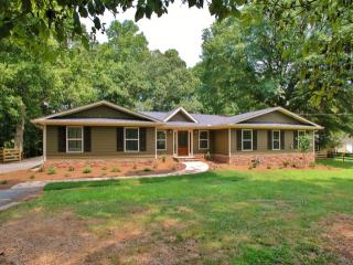 827 Old Jones Rd, Alpharetta, GA 30004-2374