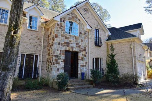 3335 Mathieson Dr, Atlanta GA  30305-1722 exterior