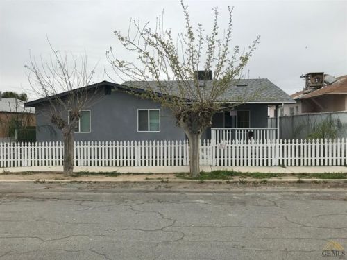 302 Tyler St, Taft, CA 93268-1718