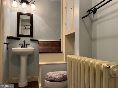 56 Mandl St, Trenton NJ  08619-3604 exterior