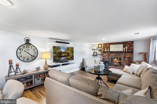 10 Gloucester Ln, Trenton NJ  08618-1006 exterior