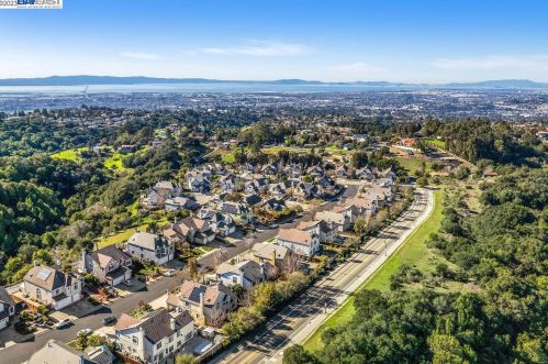 28270 Fox Hollow Dr, Hayward, CA 94542-2249