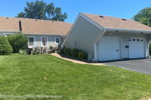 5 Corso Italia, East Freehold, NJ 07728-3424