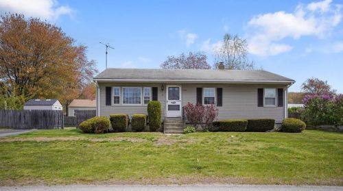 6 Regina Dr, Providence, RI 02919-5924