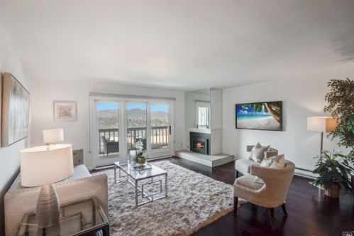 82 Marinero Cir, Tiburon, CA 94920-1631